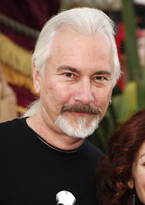 ریک بیکر در صحنه فیلم سینمایی دزدان دریایی کارائیب: صندوق مرد مرده