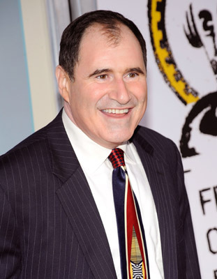 Richard Kind در صحنه فیلم سینمایی یک مرد جدی