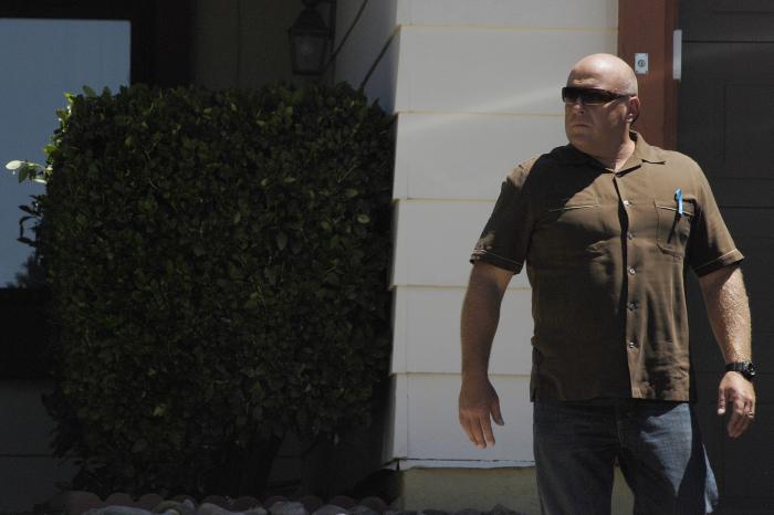 Dean Norris در صحنه سریال تلویزیونی برکینگ بد