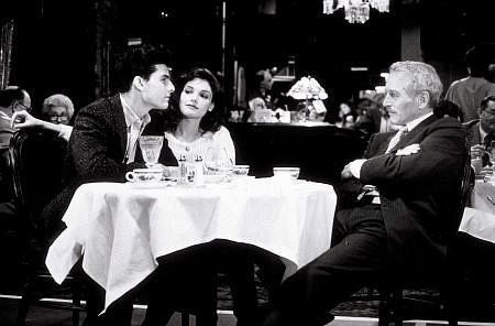مری الیزابت ماسترانتونیو در صحنه فیلم سینمایی رنگ پول به همراه تام کروز و پل نیومن