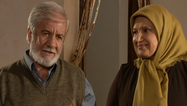 شهین تسلیمی در صحنه سریال تلویزیونی سر به راه به همراه مسعود کرامتی