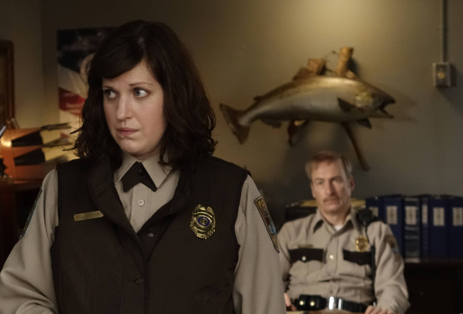Allison Tolman در صحنه سریال تلویزیونی فارگو - فصل 1 قسمت 10 به همراه Bob Odenkirk
