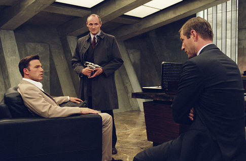 Colm Feore در صحنه فیلم سینمایی دستمزد به همراه بن افلک و آرون اکهارت