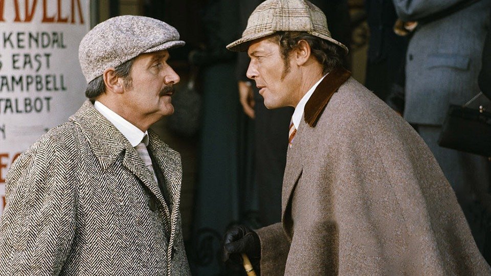 Roger Moore در صحنه فیلم سینمایی Sherlock Holmes in New York به همراه Patrick Macnee