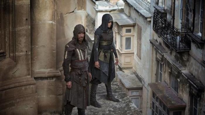 آریان لابد در صحنه فیلم سینمایی Assassin's Creed به همراه مایکل فاسبندر