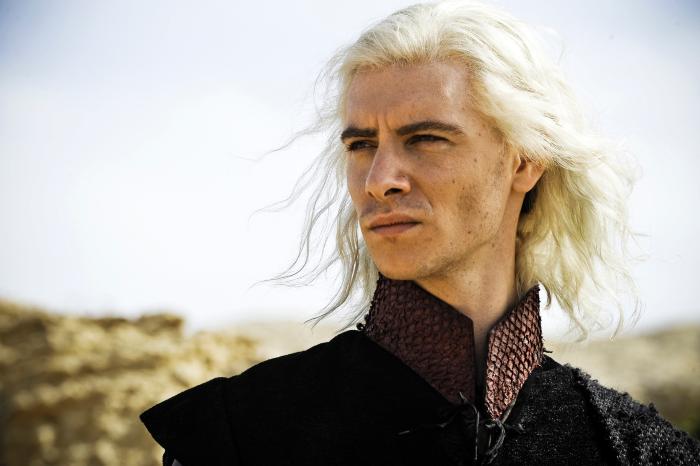 Harry Lloyd در صحنه سریال تلویزیونی بازی تاج و تخت