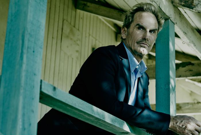 Jere Burns در صحنه سریال تلویزیونی درست به هدف