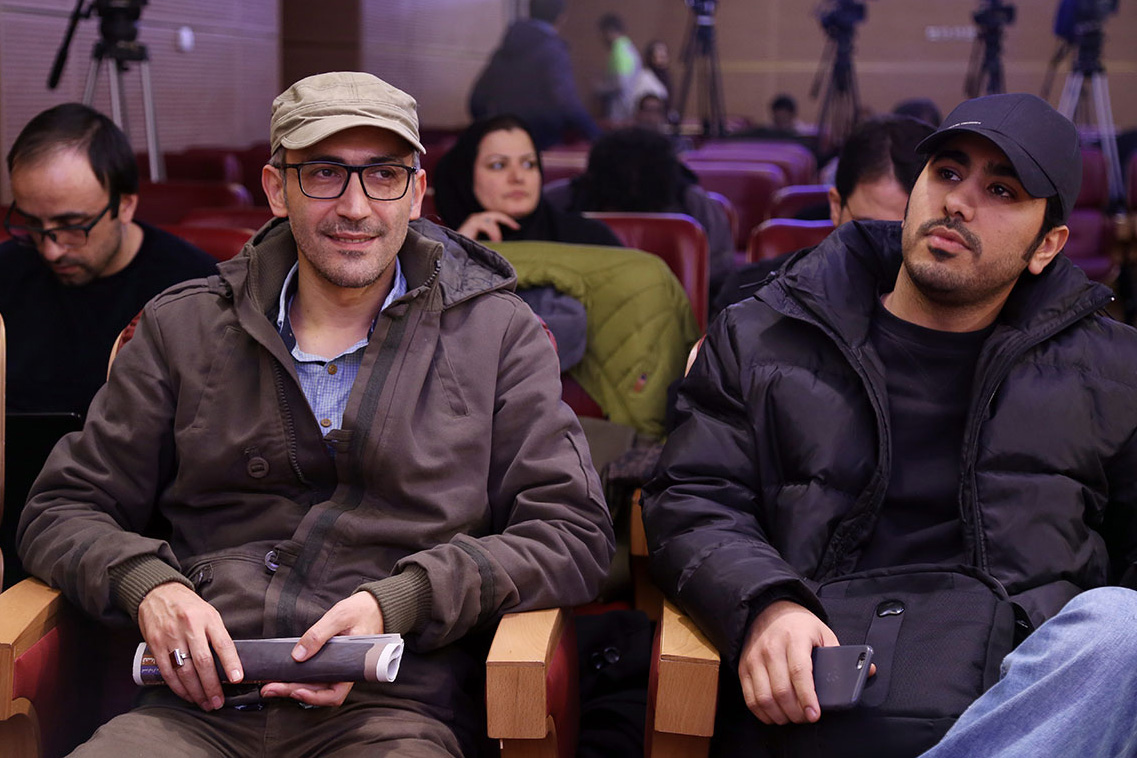 هادی حجازی‌فر در نشست خبری فیلم سینمایی ایستاده در‌ غبار