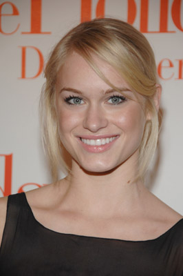 Leven Rambin در صحنه فیلم سینمایی تعطیلات