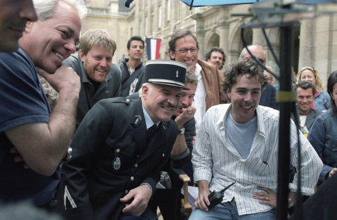Shawn Levy در صحنه فیلم سینمایی پلنگ صورتی به همراه استیو مارتین