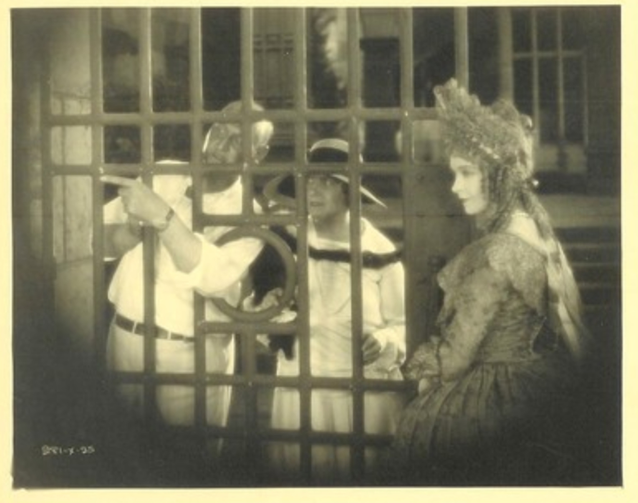  فیلم سینمایی Annie Laurie با حضور Lillian Gish