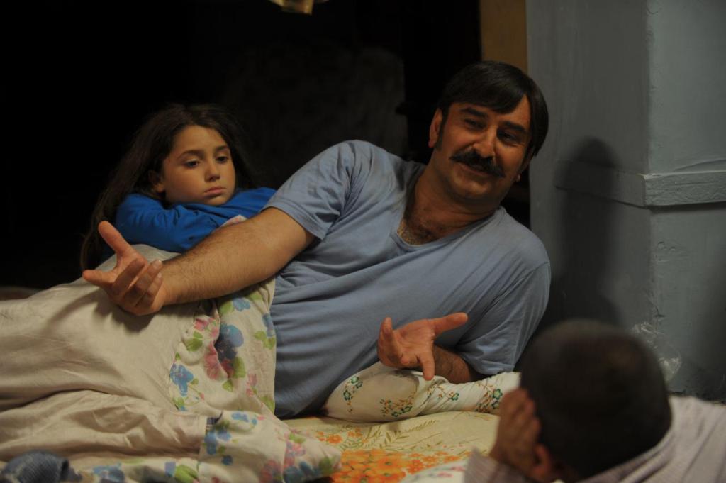 مهران احمدی در صحنه فیلم سینمایی نفس به همراه ساره نور موسوی