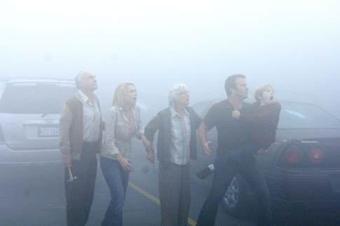  فیلم سینمایی مه با حضور Frances Sternhagen، توماس جین، Nathan Gamble و Laurie Holden
