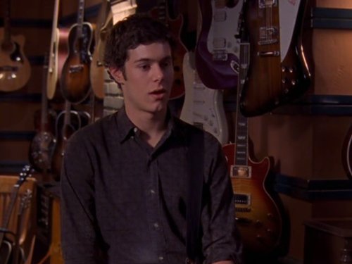 Adam Brody در صحنه سریال تلویزیونی Gilmore Girls