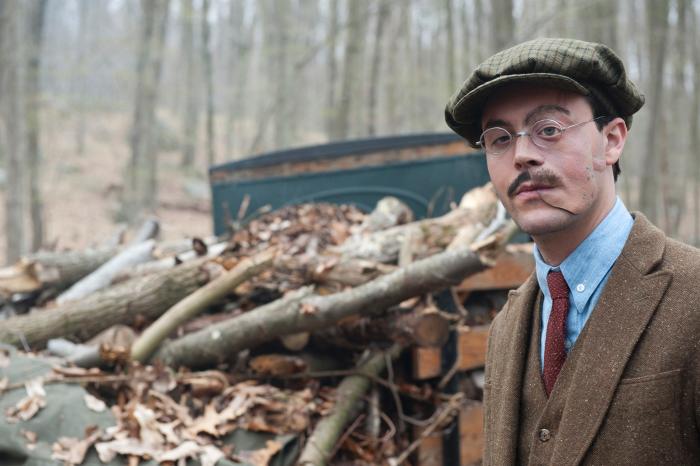 جک هیوستون در صحنه سریال تلویزیونی امپراتوری بوردواک