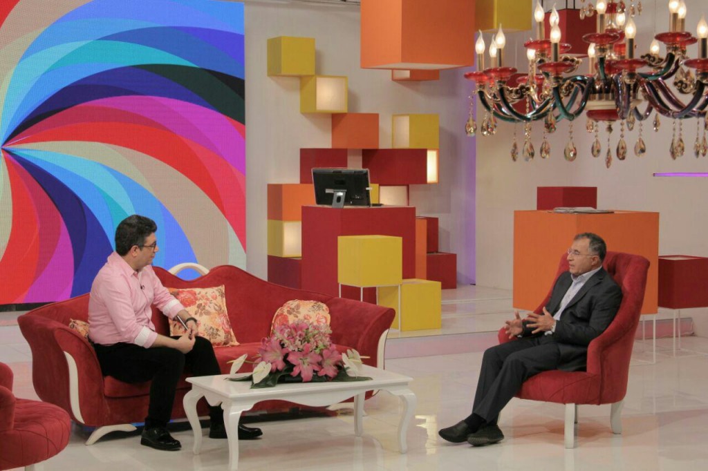  برنامه تلویزیونی حالا خورشید به کارگردانی ندارد