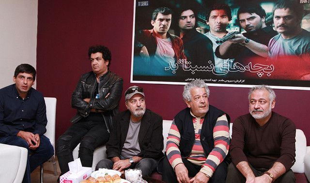 پیمان عباسی در نشست خبری سریال تلویزیونی بچه‌های نسبتاً بد به همراه مجید مشیری، حمید گودرزی، عبدالرضا فیاضی و سیروس مقدم