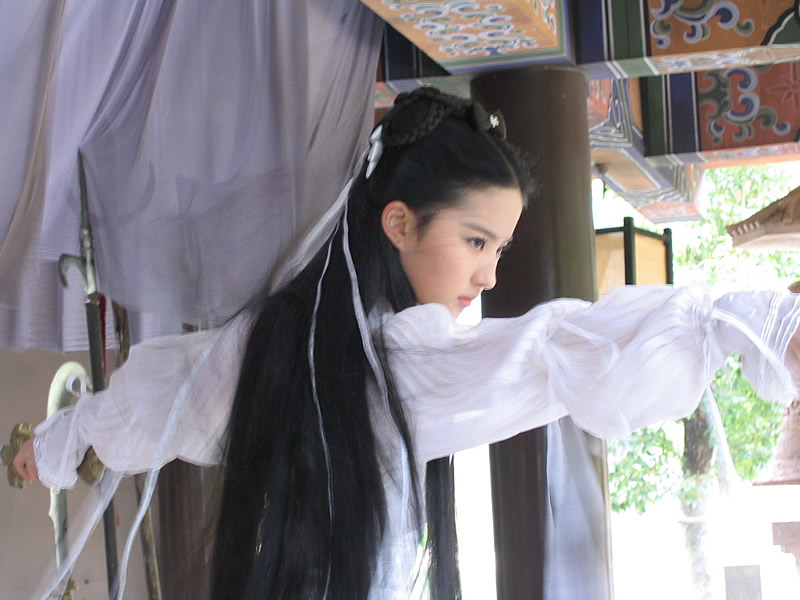 Yifei Liu در صحنه سریال تلویزیونی The Return of the Condor Heroes
