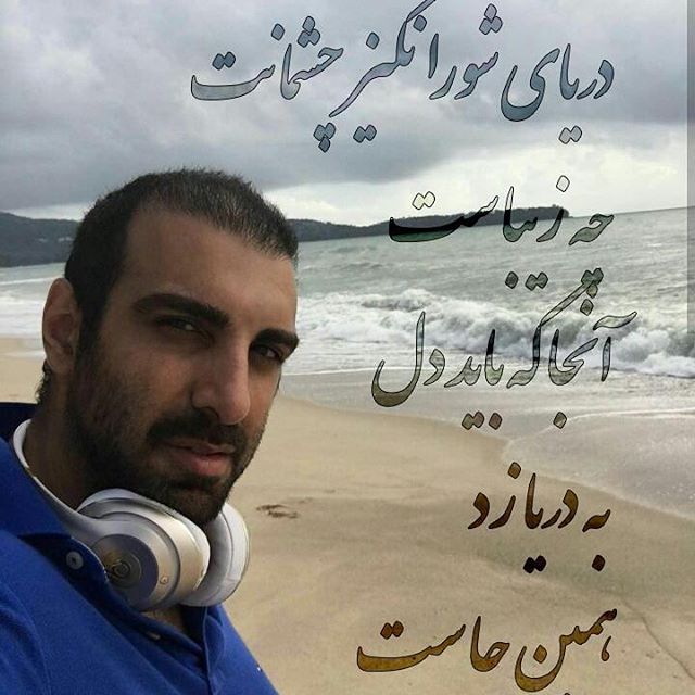 تصویری از پولاد کیمیایی، بازیگر و کارگردان سینما و تلویزیون در حال بازیگری سر صحنه یکی از آثارش