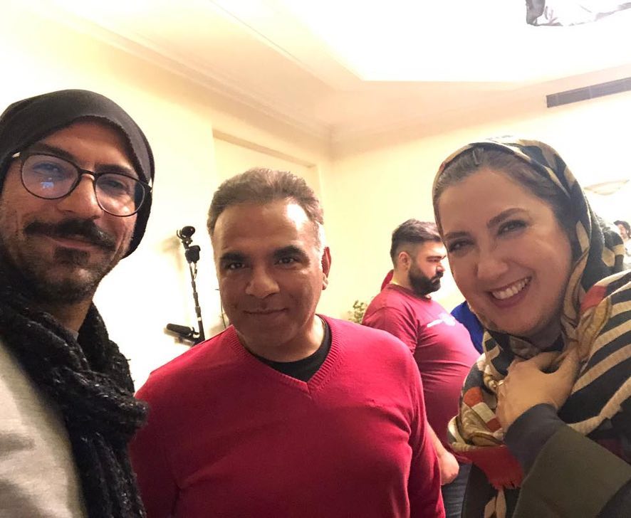 تصویری از بهمن گودرزی، کارگردان و نویسنده سینما و تلویزیون در پشت صحنه یکی از آثارش
