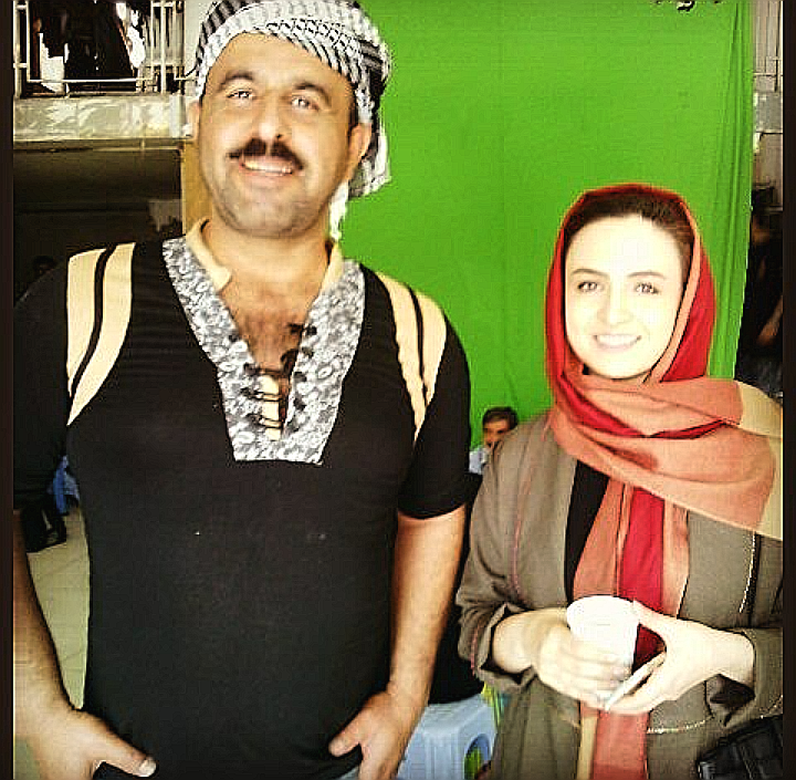 تصویری از عادل الحمدان، بازیگر سینما و تلویزیون در حال بازیگری سر صحنه یکی از آثارش