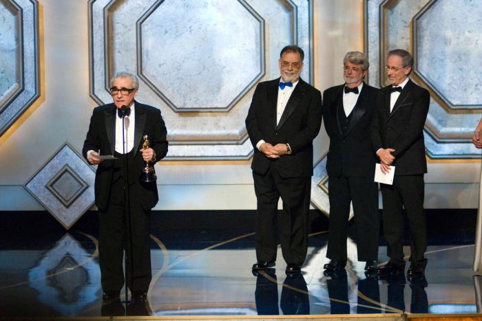 جرج لوکاس در صحنه فیلم سینمایی رفتگان به همراه فرانسیس فورد کاپولا، مارتین اسکورسیزی و استیون اسپیلبرگ