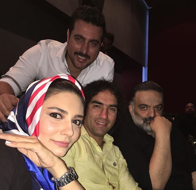 محسن کیایی در فرش قرمز فیلم سینمایی بارکد به همراه لیندا کیانی و رضا یزدانی