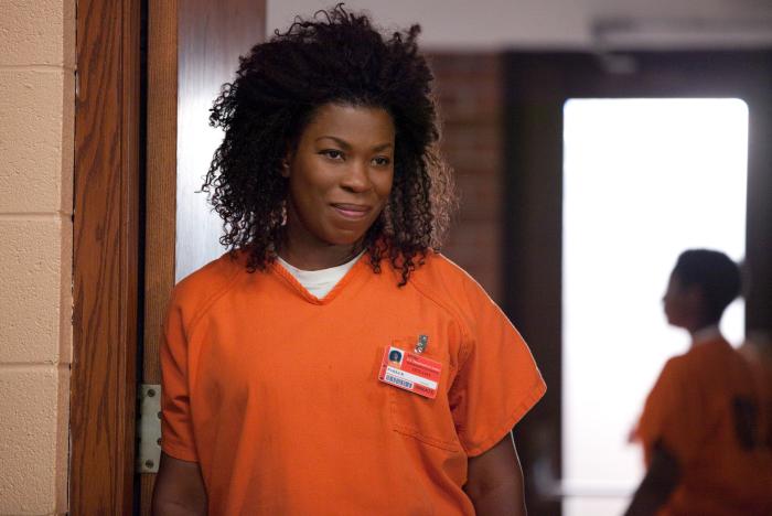 Lorraine Toussaint در صحنه سریال تلویزیونی نارنجی سیاه، جدید است