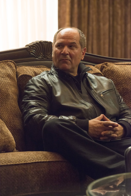 John Kapelos در صحنه سریال تلویزیونی درست به هدف