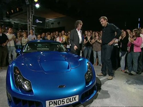 James May در صحنه سریال تلویزیونی تخت گاز به همراه Jeremy Clarkson