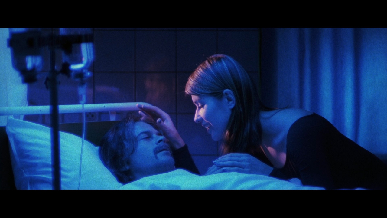 Rob Lowe در صحنه فیلم سینمایی Crazy Six به همراه ایوانا ملیسویک