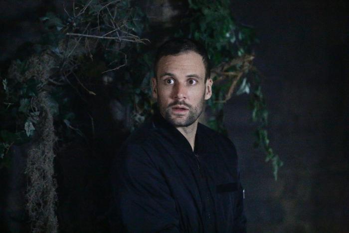 Nick Blood در صحنه سریال تلویزیونی ماموران شیلد