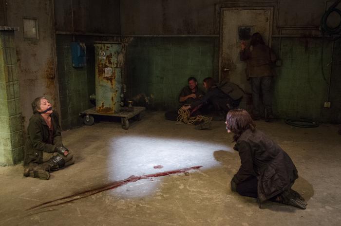 Rus Blackwell در صحنه سریال تلویزیونی مردگان متحرک به همراه لورن کوهن، Alicia Witt، Jill Jane Clements و ملیسا مک  براید