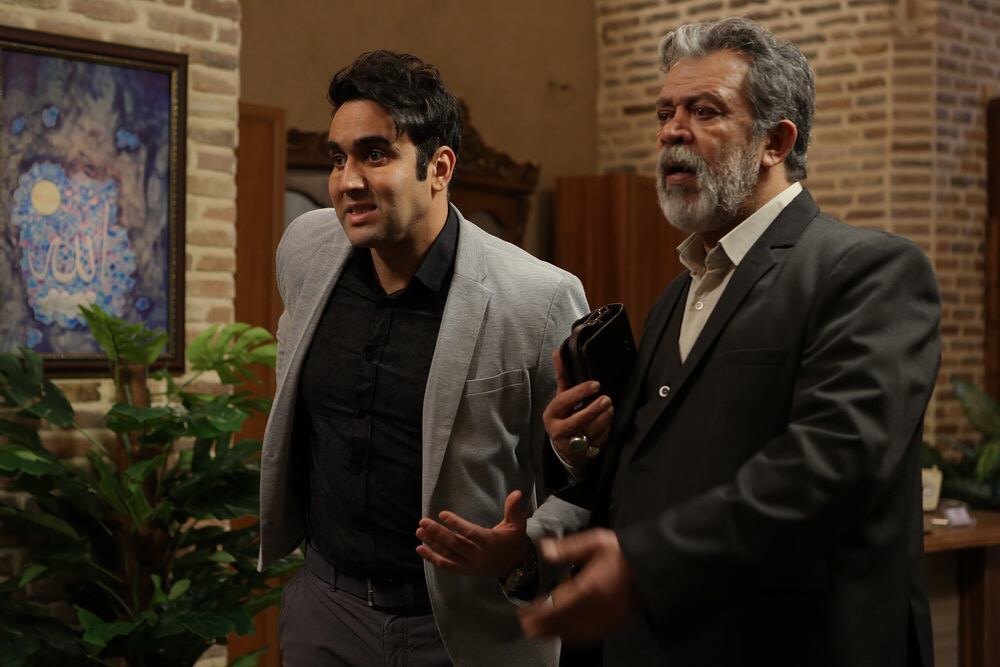 حسن پورشیرازی در صحنه سریال تلویزیونی برادر به همراه پوریا پورسرخ