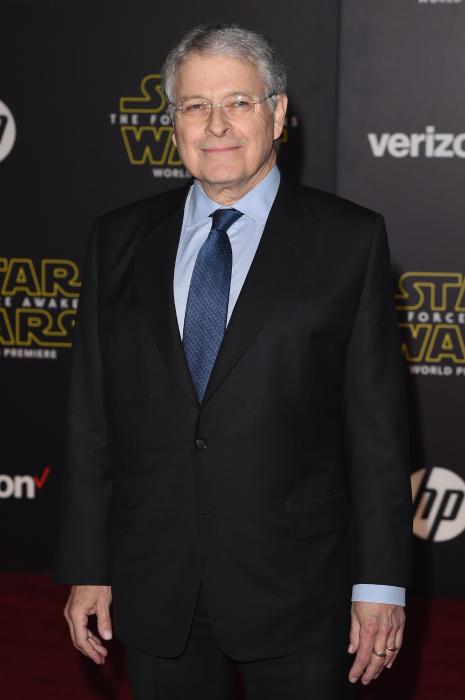 لارنس کاسدان در صحنه فیلم سینمایی جنگ ستارگان: بیداری نیرو