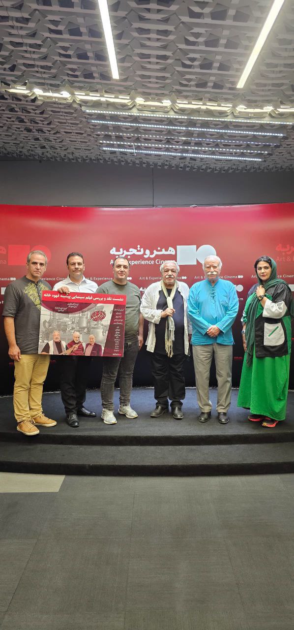 تصویری از مهدی حدادی، بازیگر سینما و تلویزیون در پشت صحنه یکی از آثارش