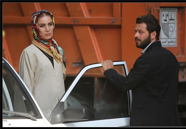 پژمان بازغی در صحنه فیلم سینمایی خانه دیگری به همراه متین ستوده