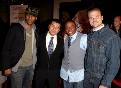 Evan Jones در صحنه فیلم سینمایی جارهِد به همراه Jocko Sims، جیکوب وارگاس و Kareem J. Grimes