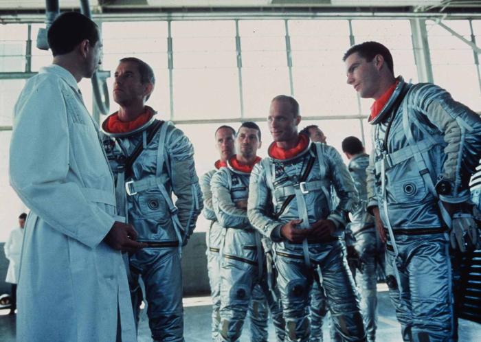 Scott Paulin در صحنه فیلم سینمایی جنس مناسب به همراه Charles Frank، Fred Ward، اسکات گلن، Dennis Quaid، اد هریس و لانس هنریکسن