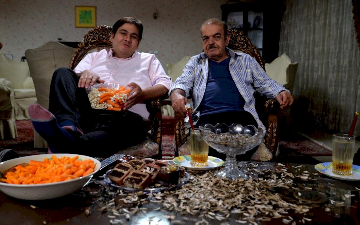 حمید لولایی در صحنه سریال تلویزیونی زندگی شگفت انگیز است به همراه رضا داوودنژاد