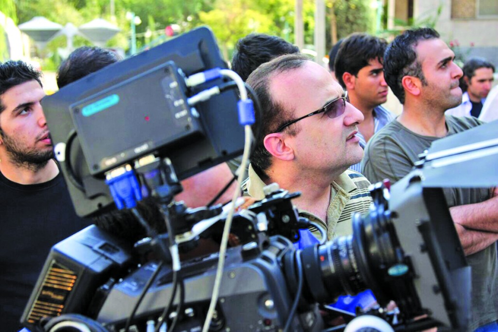 مهرداد فرید در پشت صحنه فیلم سینمایی دعوتنامه