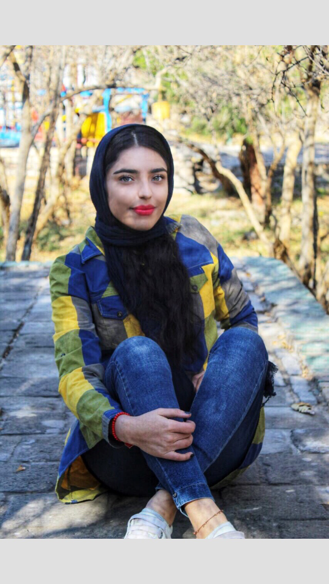 تصویری از ریحانه بابا‌رضایی، بازیگر سینما و تلویزیون در حال بازیگری سر صحنه یکی از آثارش