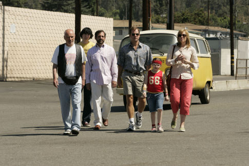  فیلم سینمایی میس سان شاین کوچولو با حضور Abigail Breslin، پل دانو، آلن آرکین، تونی کولت، استیو کارل و گرگ کینر