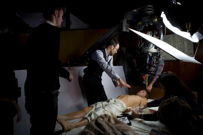 Tom Ford در صحنه فیلم سینمایی یک مرد مجرد به همراه کالین فیرث