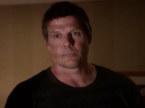 Paul Johansson در صحنه سریال تلویزیونی یک تپه درخت