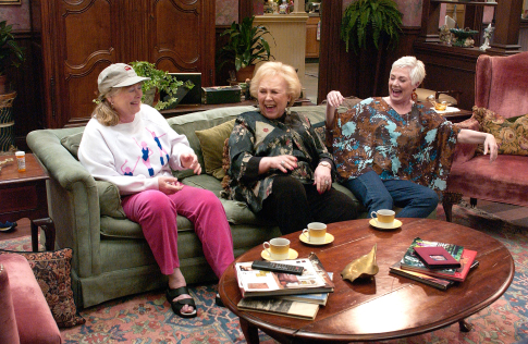  فیلم سینمایی پسر مادربزرگ با حضور Shirley Knight، Doris Roberts و Shirley Jones