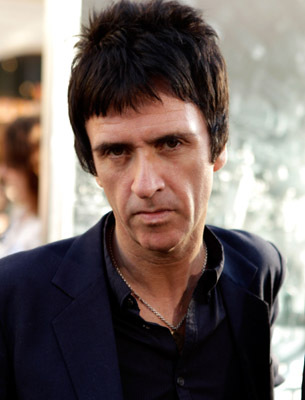 Johnny Marr در صحنه فیلم سینمایی تلقین