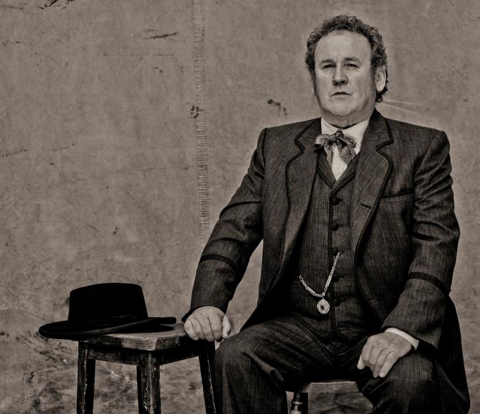 Colm Meaney در صحنه سریال تلویزیونی جهنم متحرک