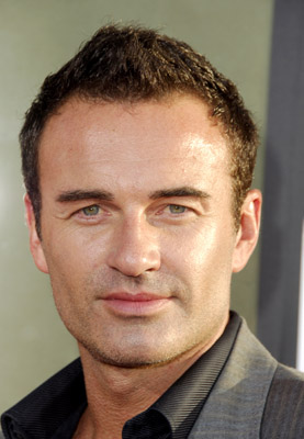 Julian McMahon در صحنه فیلم سینمایی خانه روی دریاچه