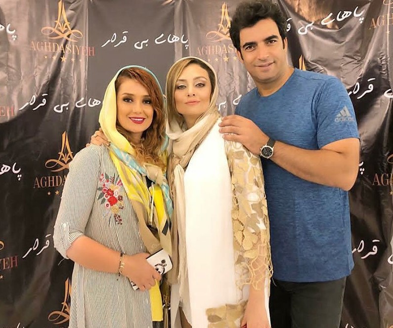 منوچهر هادی در پشت صحنه سریال تلویزیونی دلدادگان به همراه یکتا ناصر